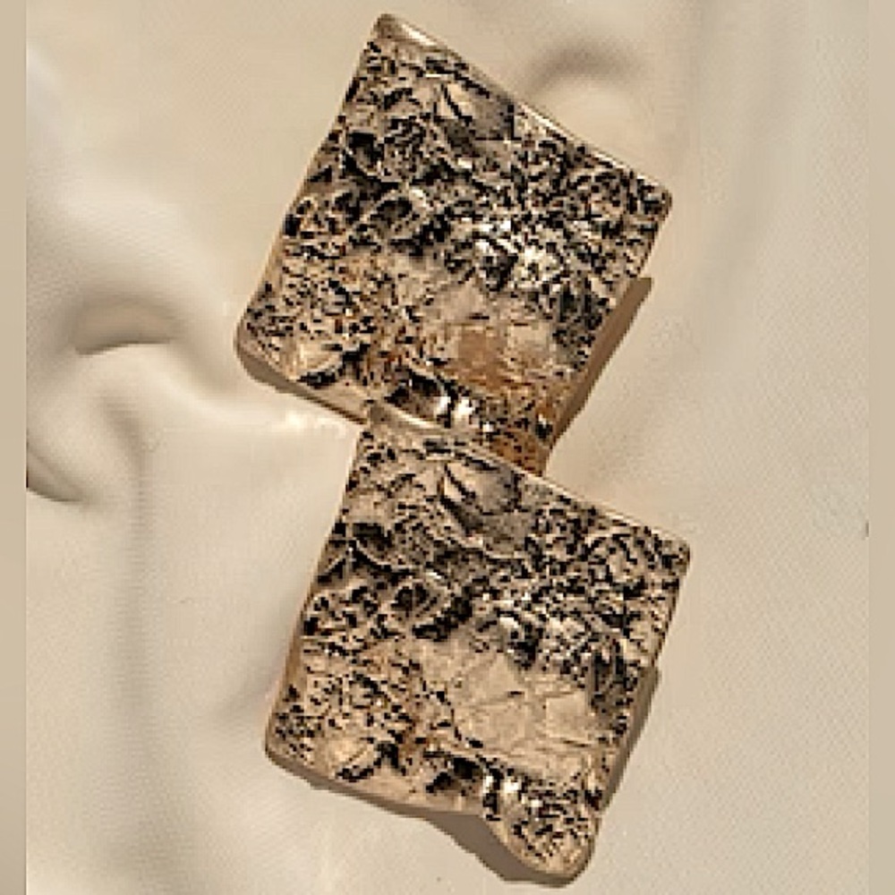Discontinued JLUXLABEL gold earrings.